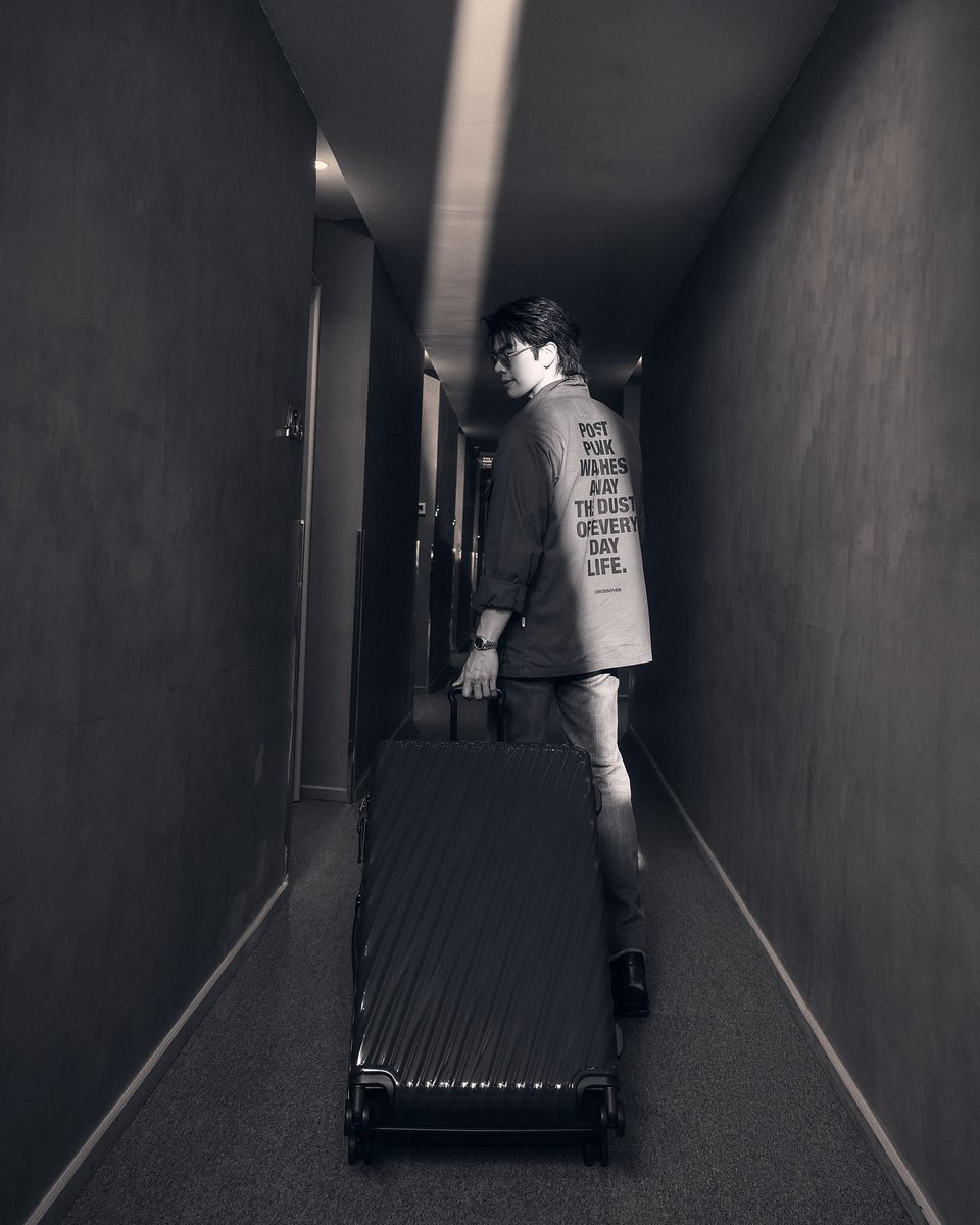milephak_family's tweet photo. ✨IG update 

,,, On my way to new heights…💚📈 ,,,

.
.
@tumitravel @milephakphum 
#TUMI
#TUMITH
#TUMI19DEGREE
#MilePhakphum https://t.co/HZFjtKTgKA