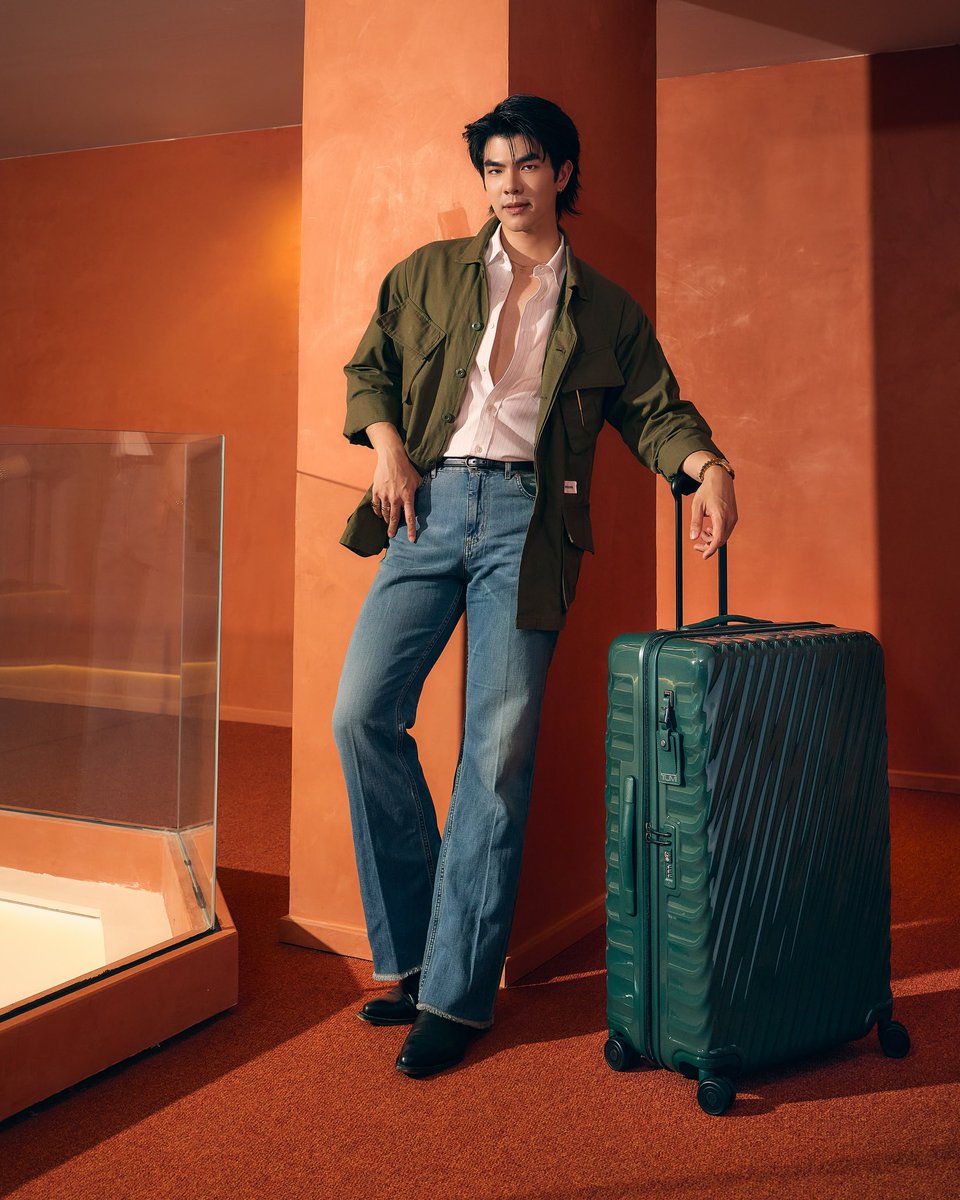 milephak_family's tweet photo. ✨IG update 

,,, On my way to new heights…💚📈 ,,,

.
.
@tumitravel @milephakphum 
#TUMI
#TUMITH
#TUMI19DEGREE
#MilePhakphum https://t.co/HZFjtKTgKA