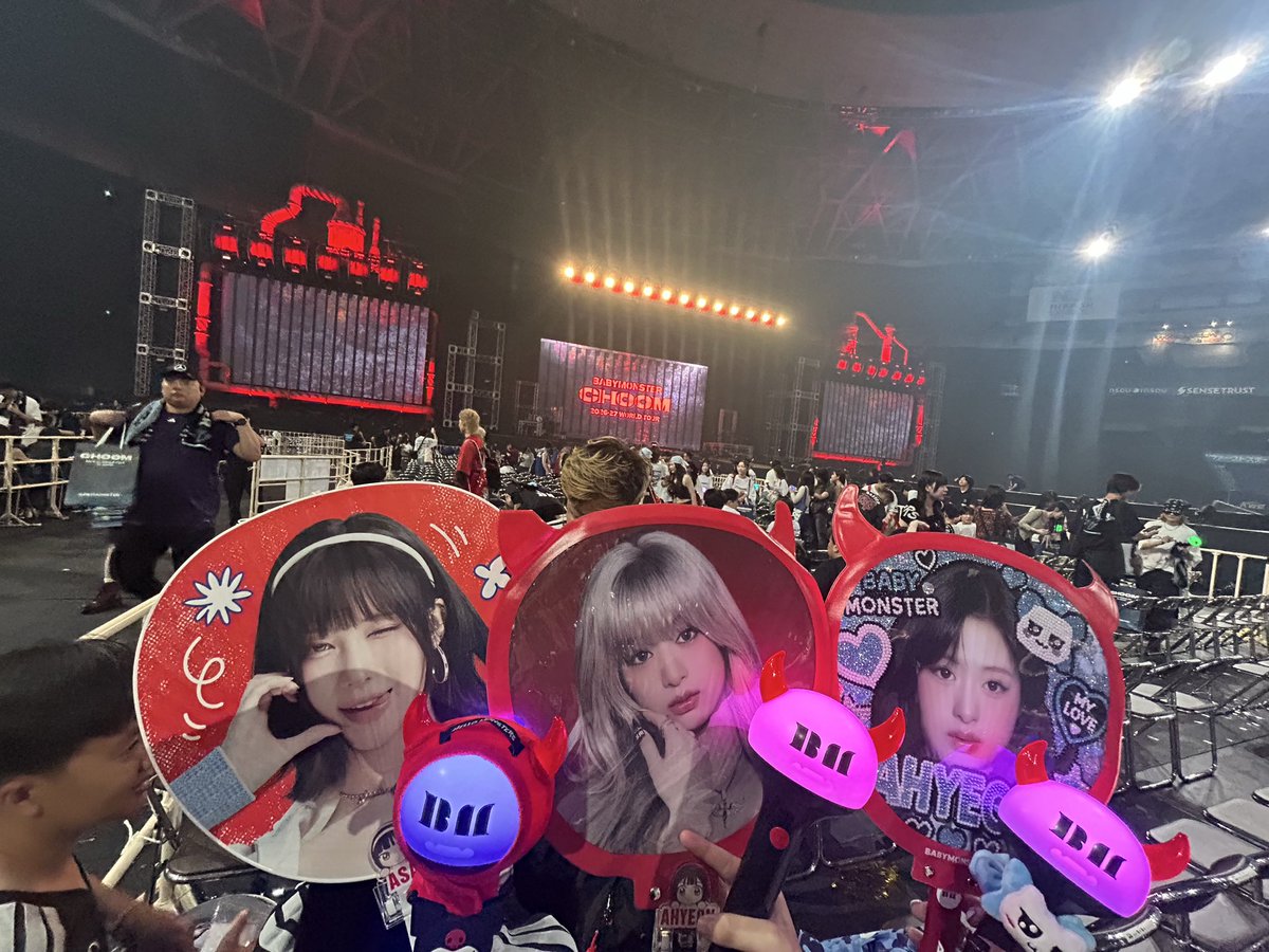 Kurage04110417's tweet photo. BABYMONSTER京セラ2日目終了！
アサのソロから始まりみんな泣いちゃったのでもらい泣きボロボロしましたね...
無事に夢の京セラを叶えれてよかった...！
次はいつになるのか...えいさぁの言葉を信じて待ちましょう...
ベビモンのみんなもモチズのみんなもお疲れ様でした！！ https://t.co/hir30g0c9w