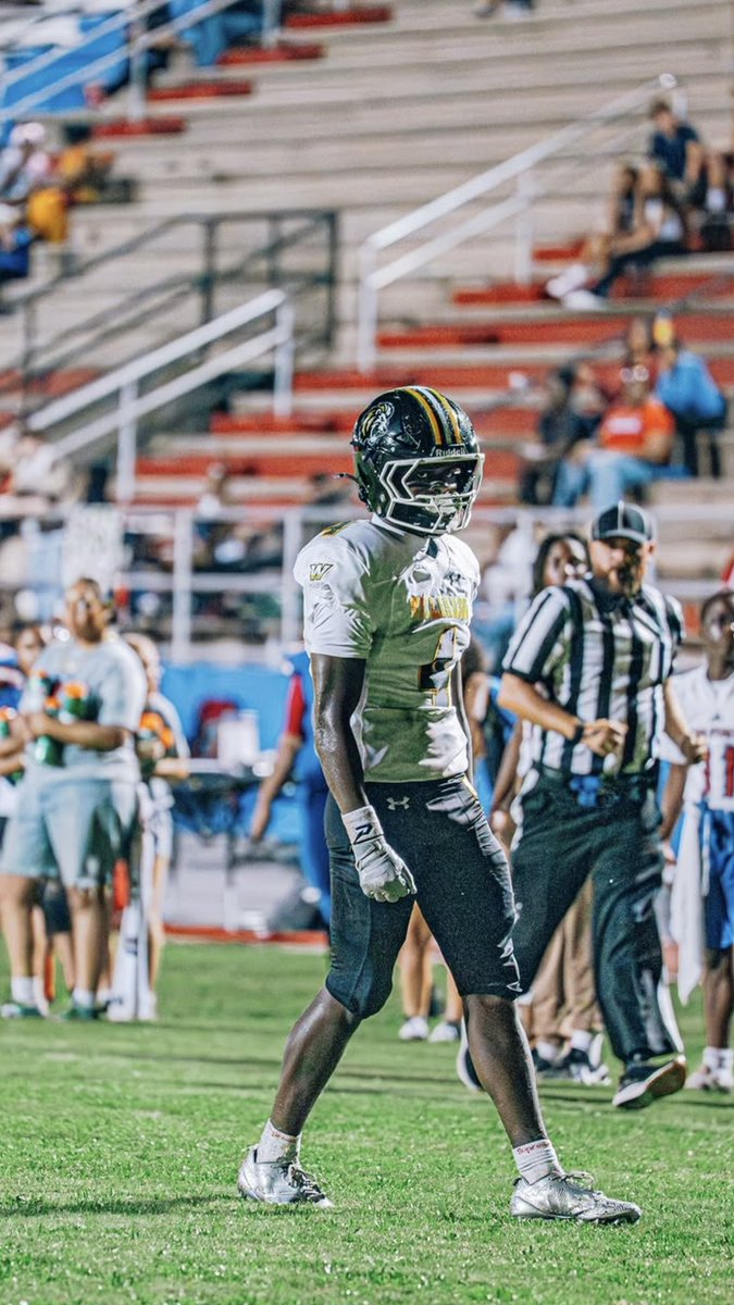 JaylenS_4's tweet photo. Blessed to say the least. Happy 18th birthday to me!! https://t.co/GsKhPXrAuh