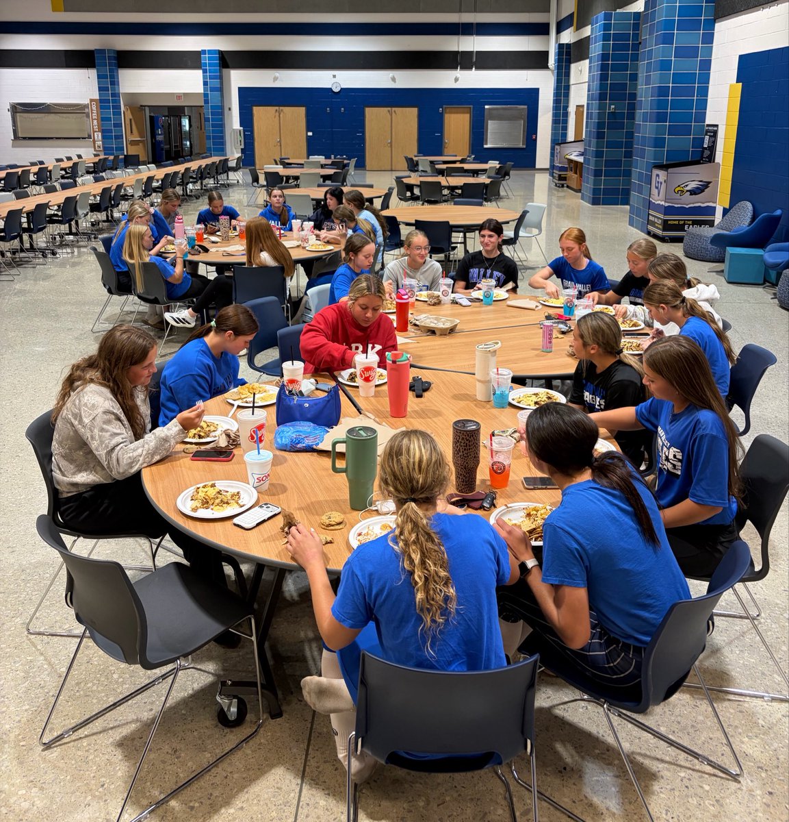 GVsftball's tweet photo. Our team meal for September was outstanding! Thanks to the Rust Family for providing everything for some incredible pulled pork nachos and cookies. And congrats to @Kaitymorgan_31 for winning our annual Rock, Paper, Scissors tournament! https://t.co/2ImYtOyaYi