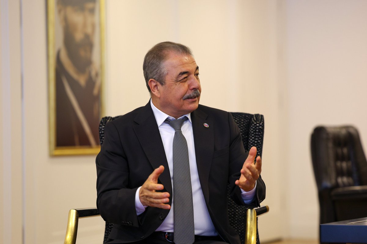 YeniPartiFoto's tweet photo. YENİ Parti Genel Başkanı Özgür Özel, YENİ Parti Genel Merkezi’ndeki makamında Birleşik Kamu-İş Konfederasyonu Genel Başkanı Orhan Yıldırım ve beraberindeki heyeti kabul etti. YENİ Parti lideri Özel’e YENİ Parti Ankara Milletvekili Gamze Taşcıer eşlik etti. https://t.co/41G0guLwYo