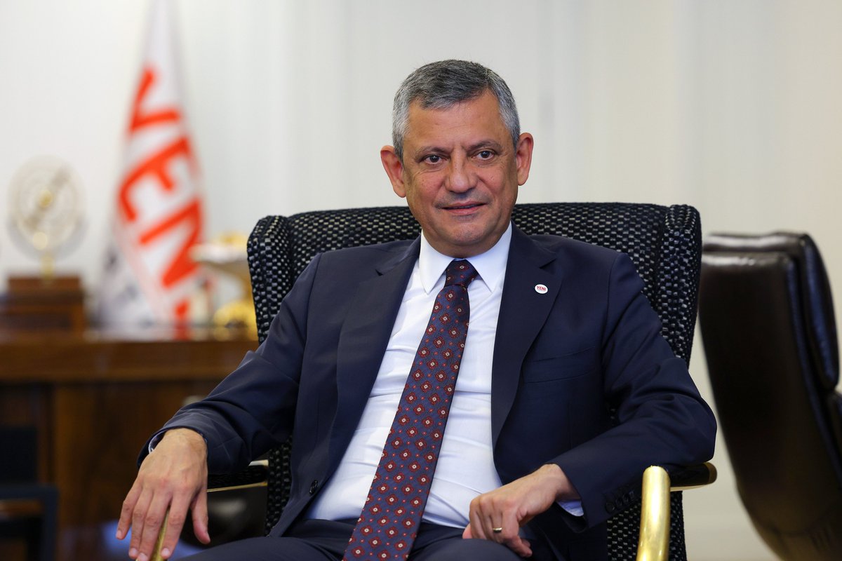 YeniPartiFoto's tweet photo. YENİ Parti Genel Başkanı Özgür Özel, YENİ Parti Genel Merkezi’ndeki makamında Birleşik Kamu-İş Konfederasyonu Genel Başkanı Orhan Yıldırım ve beraberindeki heyeti kabul etti. YENİ Parti lideri Özel’e YENİ Parti Ankara Milletvekili Gamze Taşcıer eşlik etti. https://t.co/41G0guLwYo