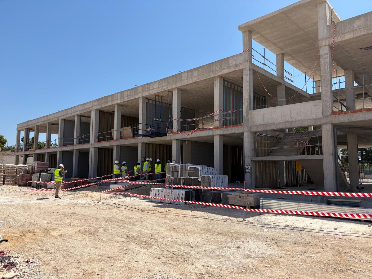 GVAeducacio's tweet photo. 🏫 Educació incrementa en més de 8,8 M€ el finançament de cinc actuacions del #PlaEdificant

💶 La inversió global se situa en 38,8 M€

📍Les infraestructures es troben a Xirivella, Mislata, Tavernes de la Valldigna, la Vall d'Uixó i Almassora

https://t.co/lV4KjTXR3M https://t.co/uHovh9uxGk