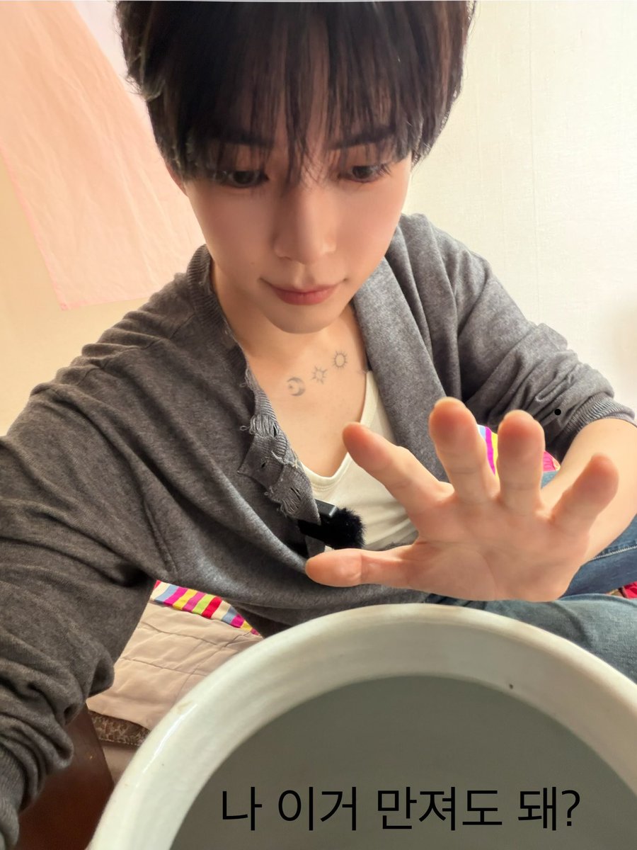 sunghanbin_twt's tweet photo. [📸] 추석인데 한빈이만 남았습니다🙄ㅣ나 홀로 MZ 추석 보내기._. BEHIND

#성한빈 #SUNGHANBIN https://t.co/mVKzclFO9H