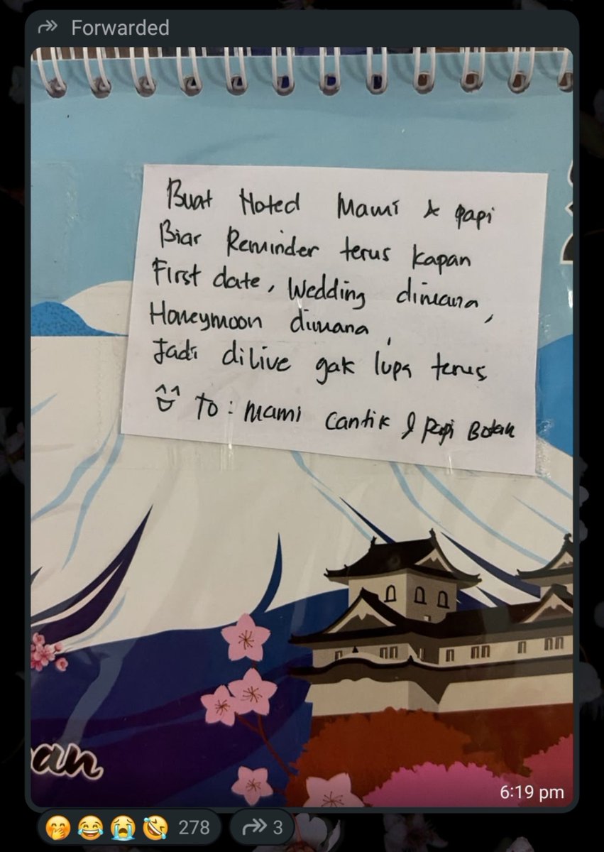 amndhr_'s tweet photo. bayangin anak cewek u lagi ngerantau sendiri di belanda, tiba-tiba dapet kado dibuka isinya beginian 😭😭😭 apa nggk SHOCK https://t.co/wAzURzE09g