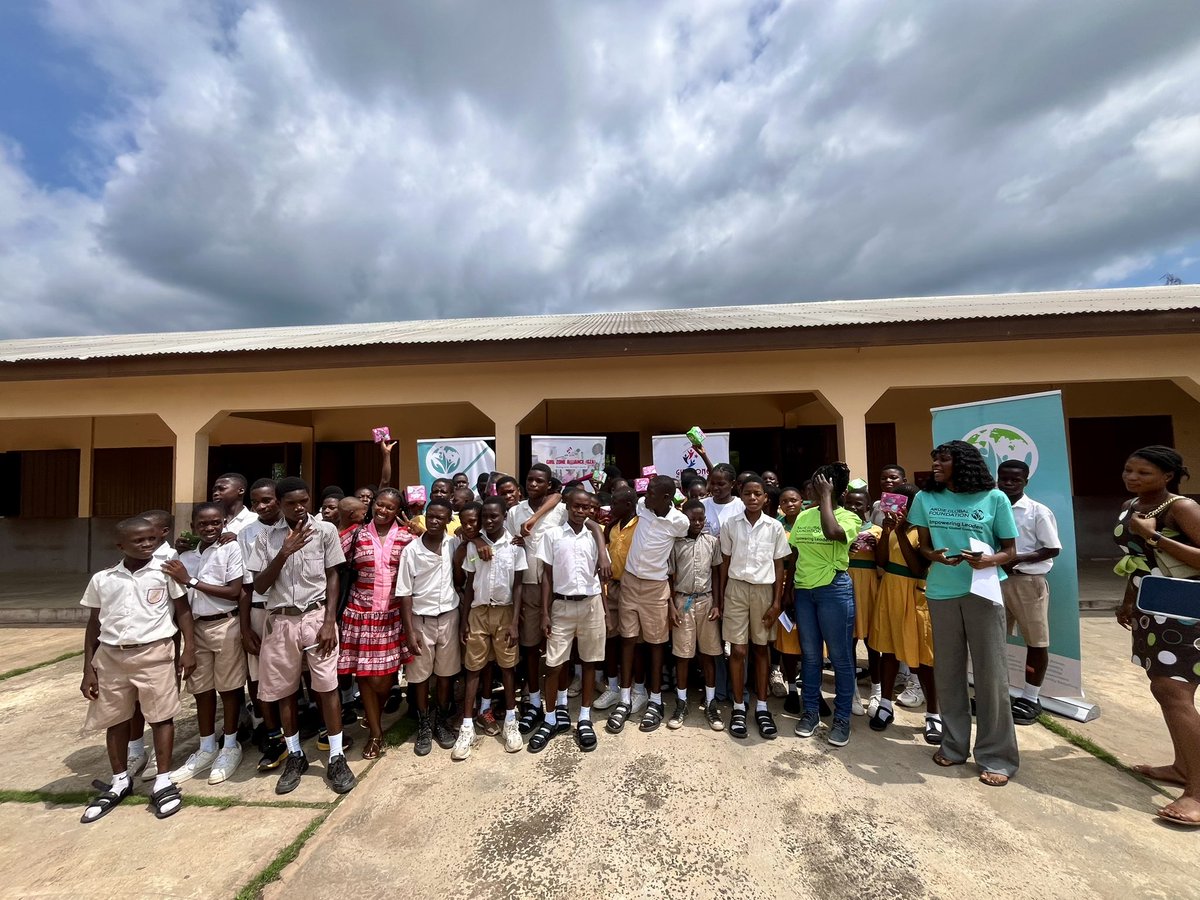 AnijieGlobal's tweet photo. Our LEGIT Next GEN Leaders have delivered their first community project of Cohort 3: "A Pad for Her Future" at Fodome Helu R/C Basic School. ๐งต๐
#LEGITBlueprint #LEGITLeader #AnijieGlobalFoundation #YouthEmpowerment https://t.co/35Hw3u1TLa