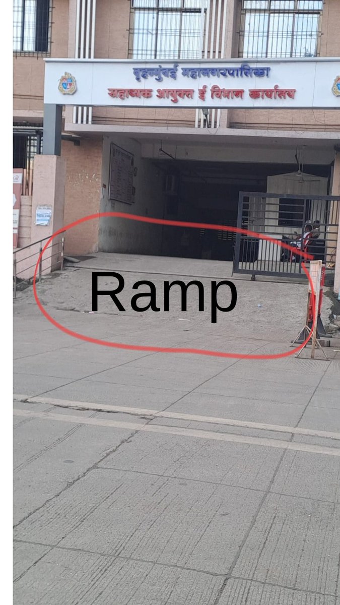 FarhanC88843068's tweet photo. @mybmc @mybmcWardE @CMOMaharashtra @rahulnarwekar @mayor_mumbai @Petition_Group 2/3}👆 South Mumbai स्थित BMC 'E' Ward कार्यालय के ठीक बाहर फुटपाथ पर अवैध सीढ़ी,शेड और रैंप का निर्माण किया गया है।
"क्या नगर निगम को अपने ही दफ्तर के गेट के बाहर फैला अतिक्रमण नजर नहीं आता?
"फुटपाथ से गुजरने वाले पैदल यात्री कहां जाएं? @mayor_mumbai👇
#EWard #MumbaiFootpaths https://t.co/9h9tf4L9dW