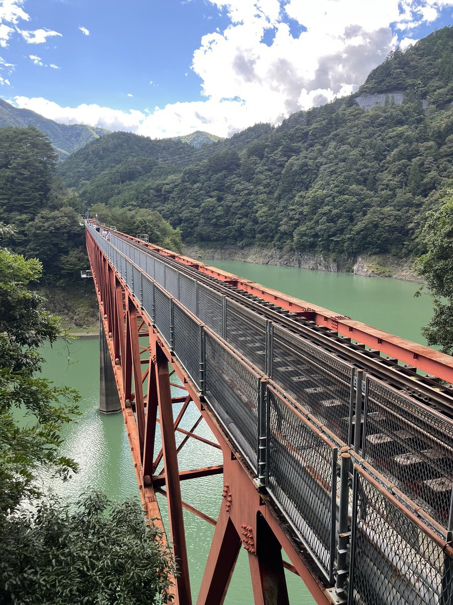 hello_world0730's tweet photo. 唯一晴れた昨日は日本で唯一のアプト式鉄道！
午前中トビー号にも乗ったので、一日ずっと鉄道に乗っていた...🚃 https://t.co/12oxV0wNyM
