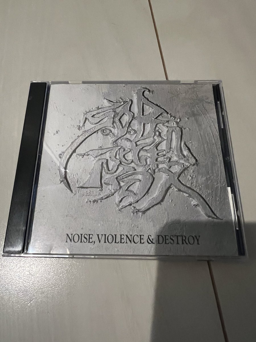 XxCVeCTRRZ5vnqw's tweet photo. 懐かしいCD💿
買っちゃった😆
SOB階段🖕🖕
#SOB階段 #HARDCOREPUNK https://t.co/ENGmD3DTbK