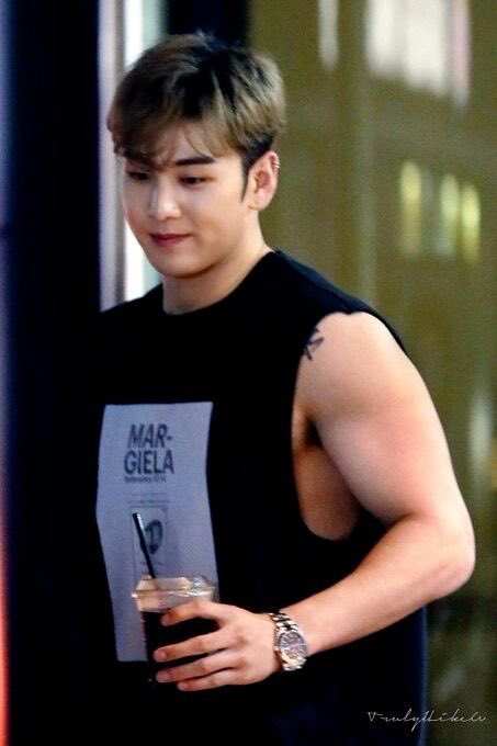 _hourlybaekho's tweet photo. #BAEKHO #KANGDONGHO #백호 #강동호 https://t.co/KOKN4UZUjK