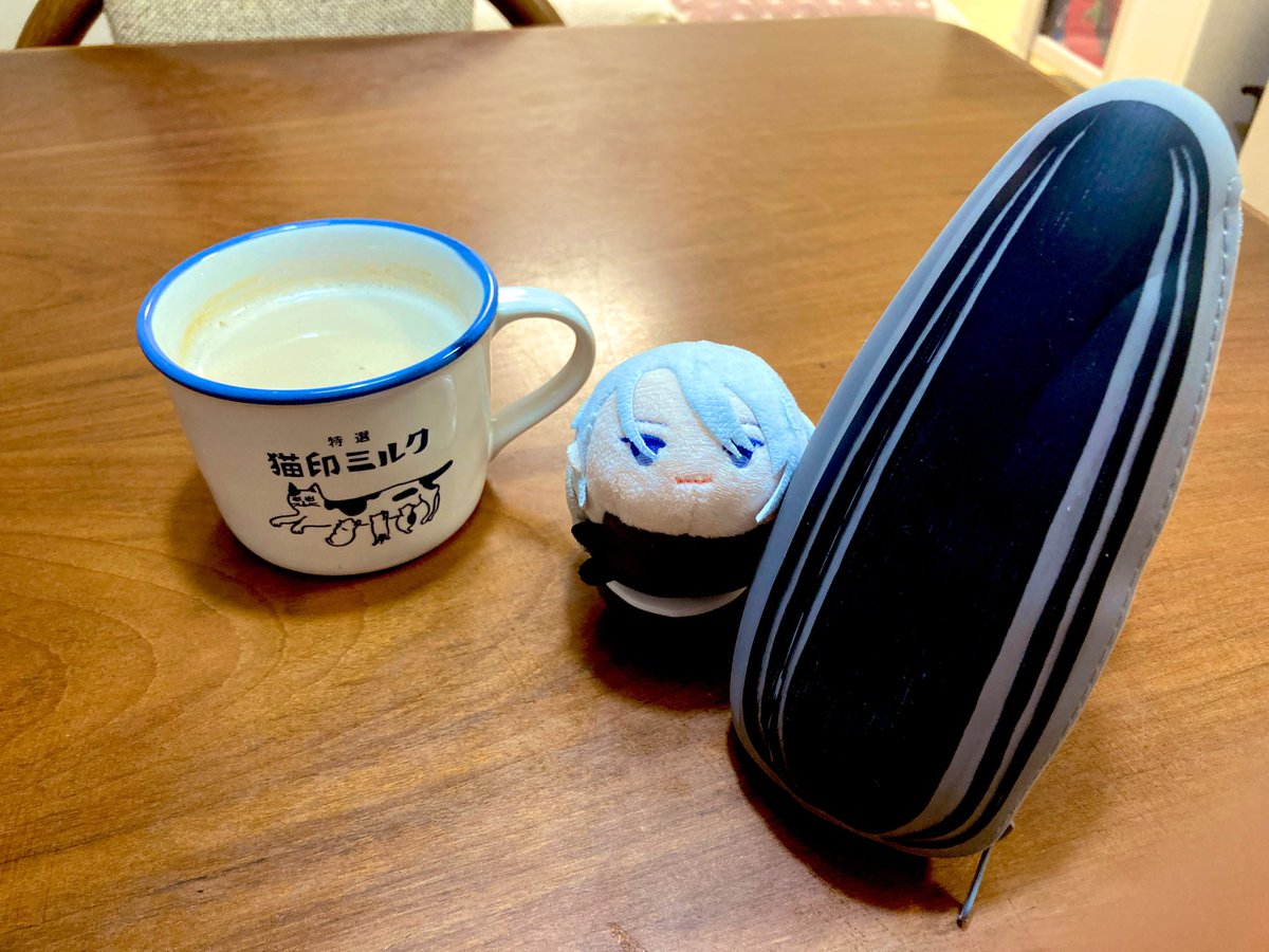 kuso_oba's tweet photo. 主、原稿がんばってる？
ほら、おやつのひまわりの種だよ。 https://t.co/0ftxC9pbpF