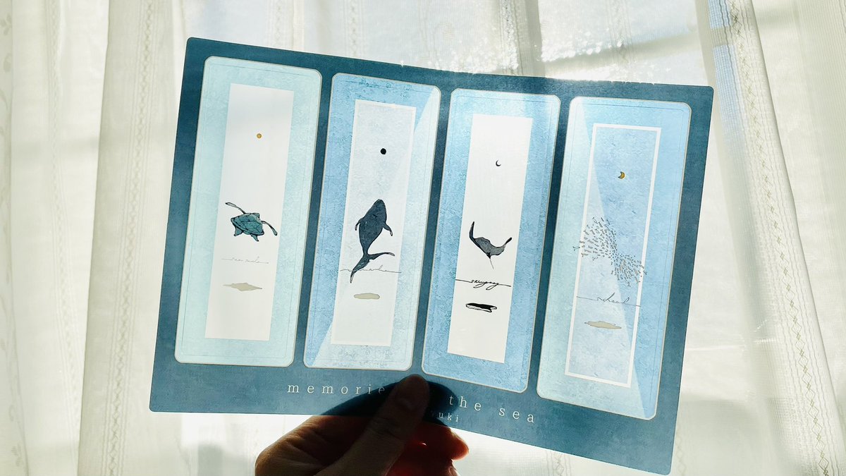 rain_snowyuki0's tweet photo. ⸜ 透明しおり第1弾 Renewal ver ⸝‍🐋

海のいきものが本の中を泳ぐような栞をつくりました𓆛
光や背景で青の濃さが変わって楽しめます https://t.co/NQ6thYRRgH