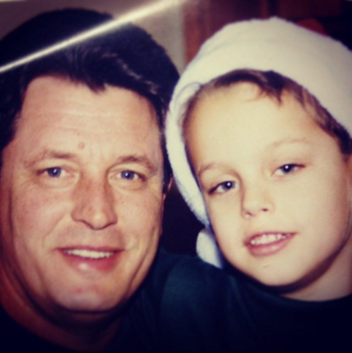 HaleYeah3's tweet photo. In my heart, I know my dad, my family, friends, and fans are proud of me. More importantly, I’m the most proud of me I’ve been in a while. The kid to the left would be so proud of the man to the right. The Good Doctor is always in, so #WatchYourBack
.
Love you all ❤️ https://t.co/RNff96mg86