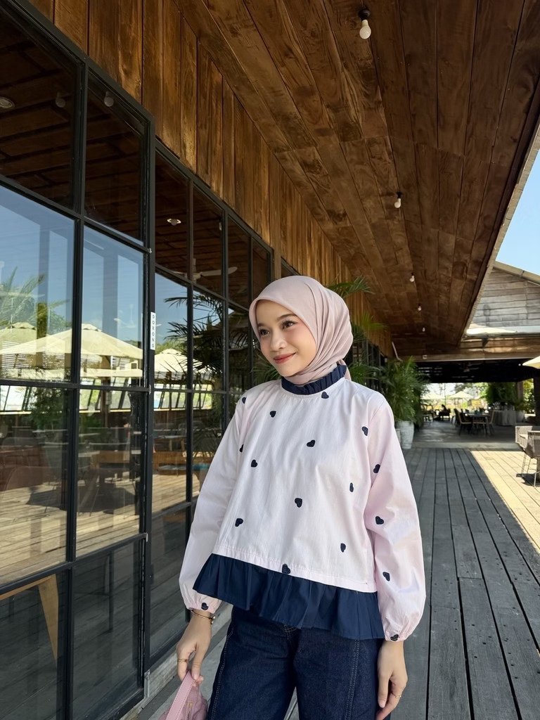 Maudynakkfe's tweet photo. Pink + Denim 😭
emang gonggg banget sih...
Cakepnya kebangetannnn 
Pecinta pink ini refernsi untuk kalian 🫶 https://t.co/H34eZMIpJv