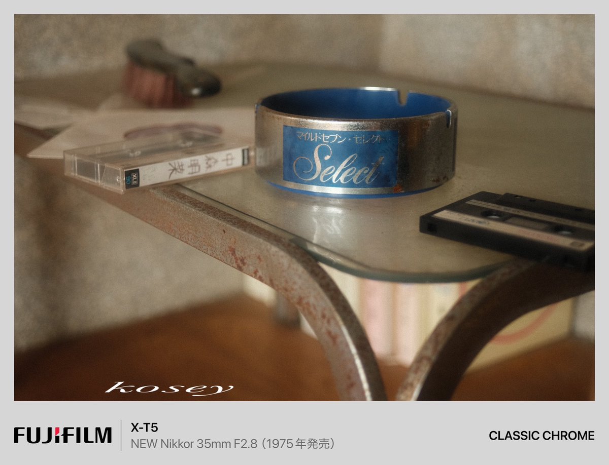 kosey0325's tweet photo. 1982年発売の煙草、「マイルドセブン・セレクト」の灰皿を撮るにあたり、色味は1974年発売のカラーフィルム、コダクローム64にしています。レンズは1975年発売となるものを装着しています。
また、1982年といえば、中森明菜さんのデビュー年になります。そのため、中森明菜さんの歌を録音した、 https://t.co/IGoOebRHW6