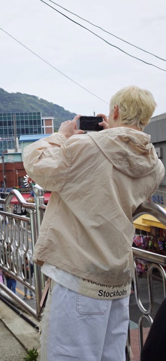 d1sorderlynoise's tweet photo. new chan boyfriend lockscreen just dropped so here’s a mini collection https://t.co/TE4BB6r2fm