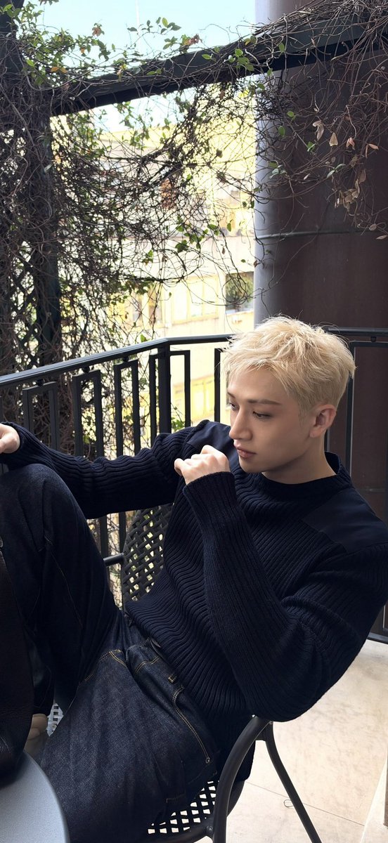 d1sorderlynoise's tweet photo. new chan boyfriend lockscreen just dropped so here’s a mini collection https://t.co/TE4BB6r2fm