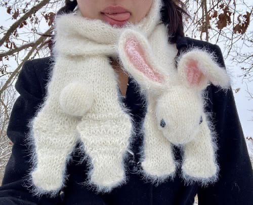 untitledallure's tweet photo. Bunny scarf 🐰 https://t.co/eTb4HRGV5e