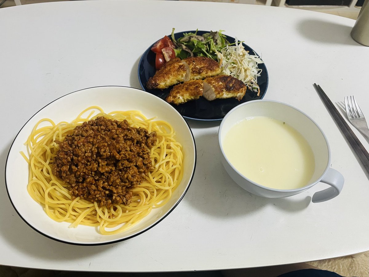 ruiuiuiui's tweet photo. ちゃんと一人前で盛ったら良い感(今までが量がバグってた)
ミートソース
ササミのカツレツ
じゃがいものポタージュ(市販) https://t.co/5crtmYd5d4