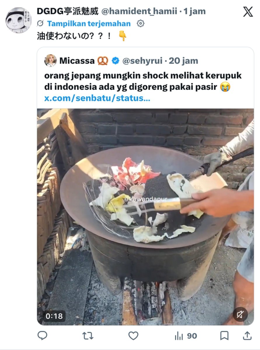 sehyrui's tweet photo. udah sampe ke orang jepang guys kerupuk pasir nya 😭 dan MEREKA TERTARIK 😭👍🏻 https://t.co/QRk01JrCUb