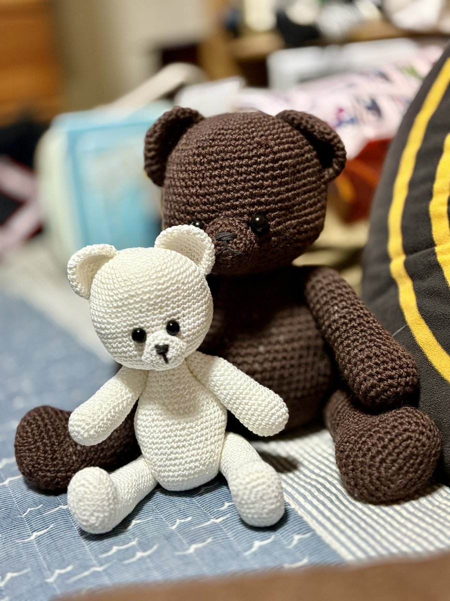 USAGI072900's tweet photo. 前に作ったくまさんよりは小さくなったけど、ストラップになりそうなぐらいのサイズにしたかったんだけど…まだ大きいな🤔

#あみぐるみ
#編み物
#手芸 https://t.co/1MTKBAtbUA