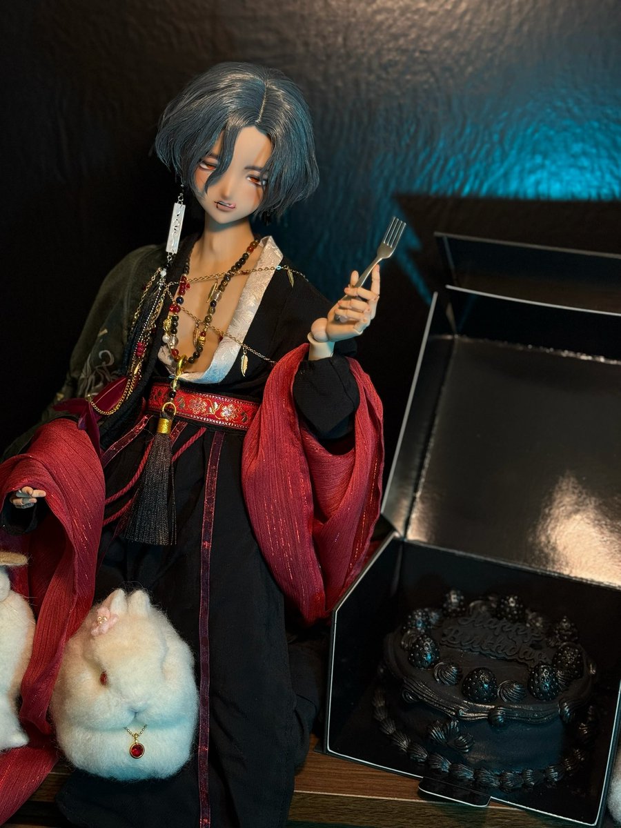 haiflhmwtpgad's tweet photo. 今日は麻華君の誕生日だったので真っ黒ケーキでお祝いしましたー！
麻華君、お誕生日おめでとう！！🎉

#MELOSっ子 https://t.co/h94JcMAC8Y