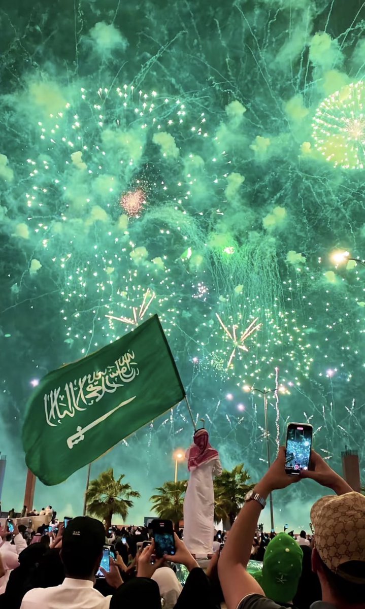 qr_nn4's tweet photo. كل عام ومملكتنا الحبيبة بكل خير والله يديم علينا الأمن والأمان 💚💚🇸🇦🇸🇦 https://t.co/469i92MY18