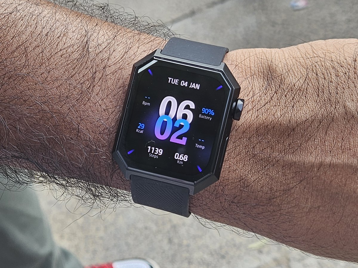utsavtechie's tweet photo. Guess the watch https://t.co/H0hmxGSYla