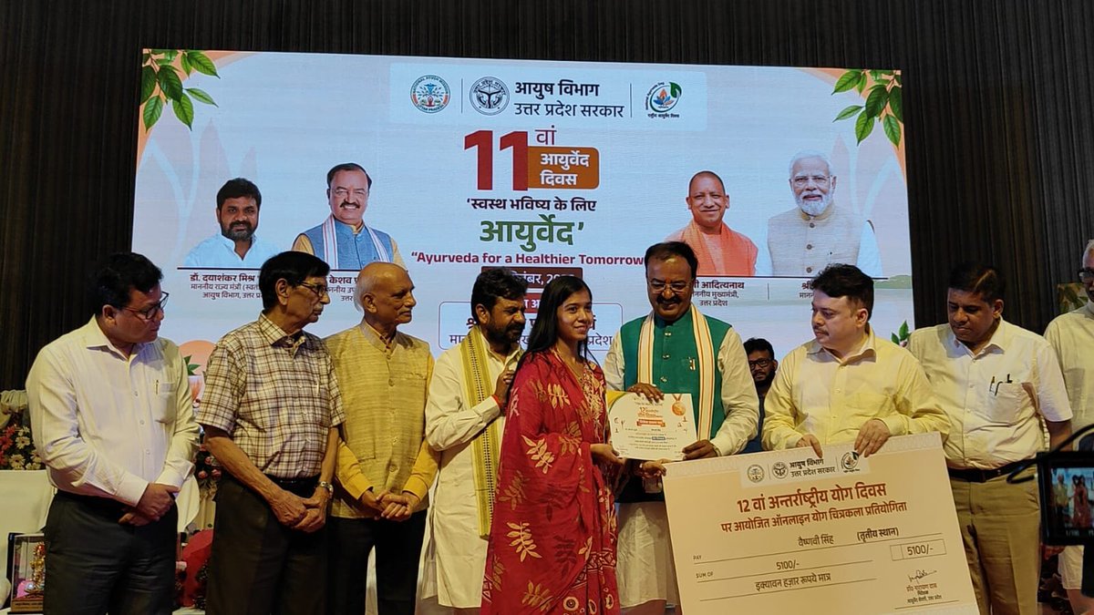 Pranshu31392936's tweet photo. चिकित्सा सेवा देने वाले आयुष इंटर्न्स का शोषण बंद हो। हमें खोखले वादे या सहानुभूति नहीं, ₹25,000 का वाजिब मानदेय और आत्मसम्मान चाहिए। सरकार अपनी चुप्पी तोड़े!
@CMOfficeUP @moayush @DayaluBJP @brajeshpathakup @aajtak
#BoycottAyurvedaDay #आयुष_का_अधिकार_25000 https://t.co/vX6aFjDkly