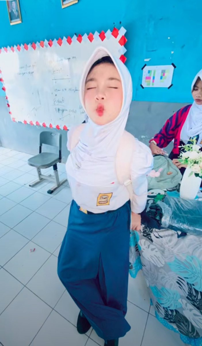 viaxza's tweet photo. Pulang sekolah, ke kos arbi

https://t.co/vPEJo6iYvb https://t.co/Zaf79RcAJQ