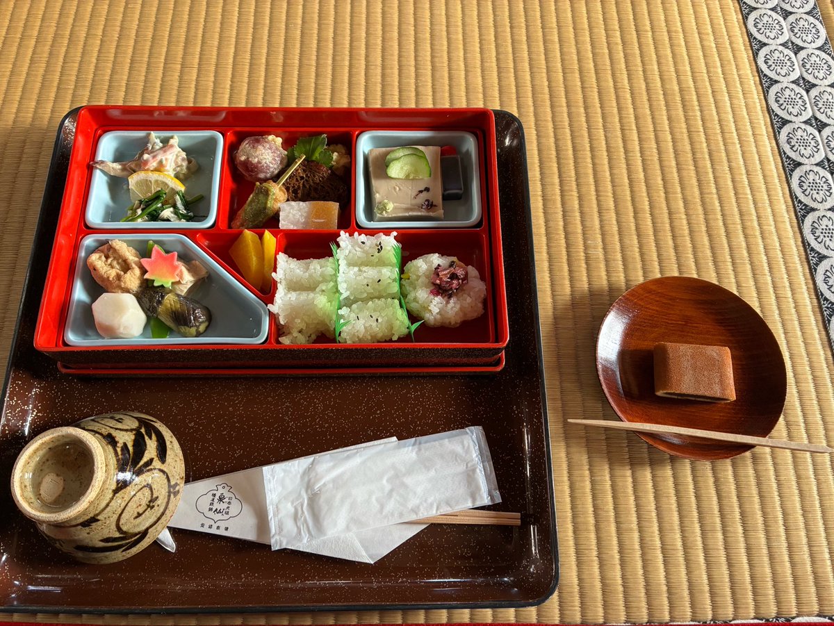 pilates_mf2010's tweet photo. 実家の菩提寺でお彼岸の法要
今年は弟と2人で。
お墓を掃除して久しぶりに色々話して良い時間でした。 https://t.co/O5GTpmTai8