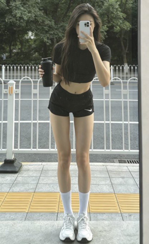 ganmen_yuden's tweet photo. ピラティスじゃなくて、ジムでしか手に入らない体😭😭 https://t.co/Mjeyun763o