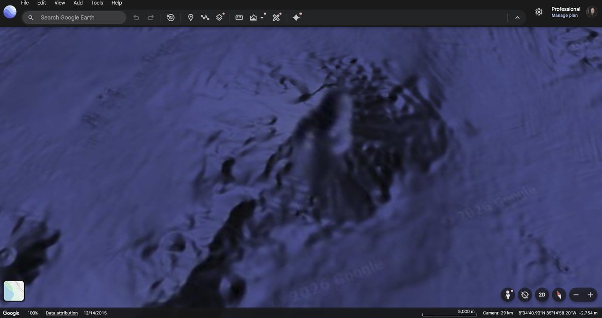 NelsonJenknjs's tweet photo. Enormous undersea pyramid. 🤯 https://t.co/9kZG24rjSU
