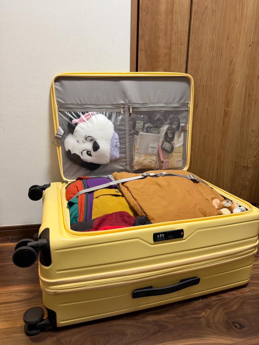 YasminRuf's tweet photo. Sharing our family’s Tokyo suitcase! This 28-inch front-opening suitcase holds everything with ease. Smooth wheels even let our 5-year-old help push it. Spacious storage fits clothes, coats, diapers, souvenirs, toys, snacks, and more. The two https://t.co/Tx04OgxVKJ