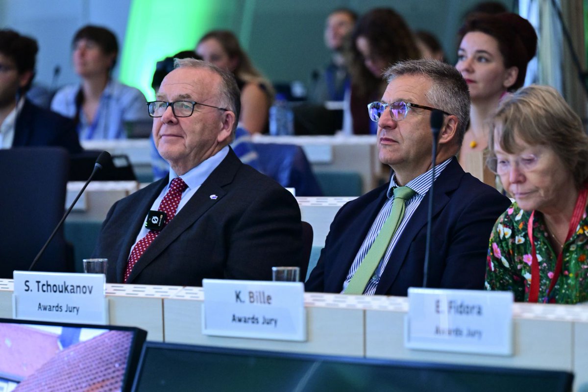 EESC_President's tweet photo. As a farmer myself, I know the dedication it takes to produce food while working with nature.

Proud to present three #EUOrganic Awards today to outstanding processors, retailers and restaurants turning that commitment into practice across Europe.

#EUOrganicDay https://t.co/AYO9y8dNaR