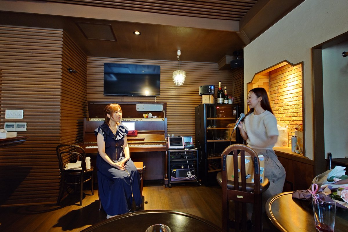 Katsuya_0103's tweet photo. 先日21日にmaakoちゃんと金森千明ちゃんの「秋の夜長にお月見ライブ」に行ってきました🚗💨
みたらし団子が出てきました😁お月見には団子ですね🌕️🍡
楽しいアットホームライブでした😊
#ライブ
#maako
#金森千明 https://t.co/0Efnv3Unid