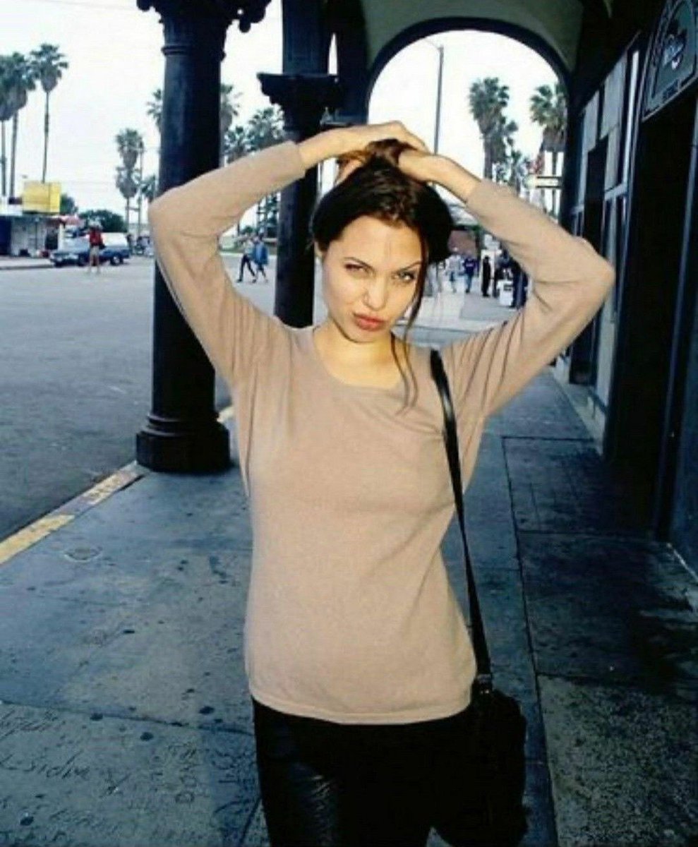 ifuliedownhere's tweet photo. Hands on your knees Angelina Jolie https://t.co/V35aLBRsym