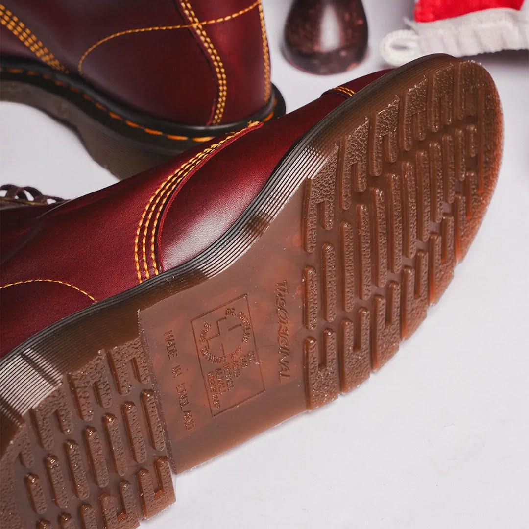 stuarts_london's tweet photo. BEST OF BRITISH: Dr. Martens Made in England. ๐ฌ๐ง๐ฅพ Crafted in Wollaston, Northamptonshire, these iconic boots blend traditional British shoemaking with the unmistakable DM silhouette.
Available at https://t.co/qxe81VfPri & in-store.
#StuartsLondon #DrMartens #MadeInEngland https://t.co/WGoVG4ZM3c