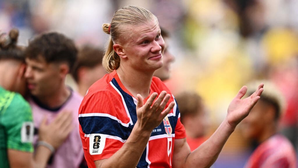 charlesodoom9's tweet photo. Mbappé: I desire the ballondor because I score goals
Also Erling
Haaland scored 44 goals, won 2 titles, and got NORWAY into the World Cup quarterfinals by knocking out Brazil and scoring 7 goals.
#haalandforballondor https://t.co/GfFiyoN7kG
