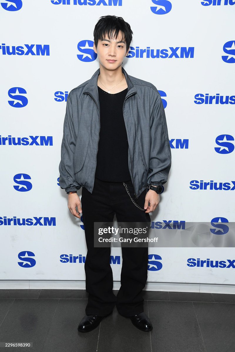 I_ACHIRAYA's tweet photo. JAY B visits SiriusXM Studios เมื่อวันที่ 22 กันยายน 2026 New York ประเทศสหรัฐอเมริกา เจบีได้ไปสตูดิโอ SiriusXM และถูกถ่ายไว้ไว้โดย Getty Images
***SiriusXM คือบริการวิทยุดาวเทียมและ steaming online ในประเทศUSA
#제이비 #JAYB #528Hzkr #limjaebeom #defjayb https://t.co/M4MLUNHcL8