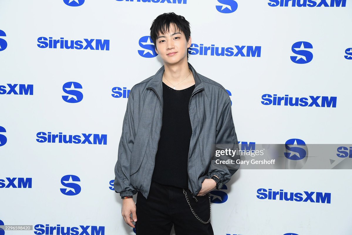 I_ACHIRAYA's tweet photo. JAY B visits SiriusXM Studios เมื่อวันที่ 22 กันยายน 2026 New York ประเทศสหรัฐอเมริกา เจบีได้ไปสตูดิโอ SiriusXM และถูกถ่ายไว้ไว้โดย Getty Images
***SiriusXM คือบริการวิทยุดาวเทียมและ steaming online ในประเทศUSA
#제이비 #JAYB #528Hzkr #limjaebeom #defjayb https://t.co/M4MLUNHcL8