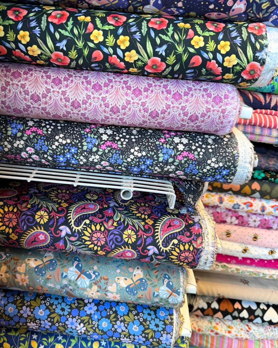 RemnantHouse's tweet photo. Beautiful new Needlecords from John Louden
#fabriconline #sewingfabric #theremnanthouse #homesewing #floralfabric #dressmaking #dressmaterial #fabriclove #fabricshop #onlinefabricshop #sewing #cotton #needlecordfabric #corduroyfabric https://t.co/ageTkzDHCj https://t.co/w3R6DoHD4P