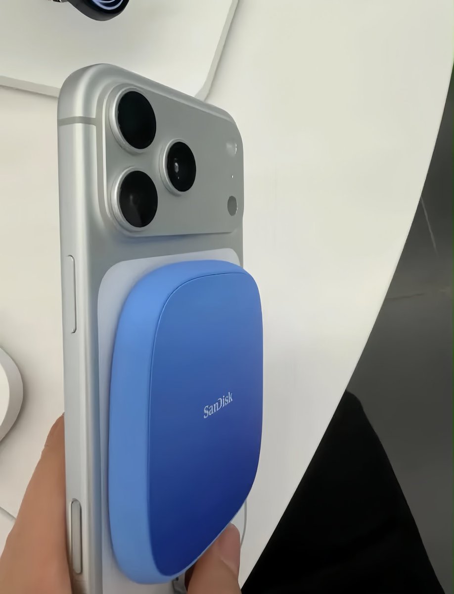 vearxt's tweet photo. BYE ICLOUD👋🏻 aku udah ga langganan sama kamu lagi, sekarang mending beli ini sekali dan bisa dipake seumur hidup, 2TB pulaa😭✨ https://t.co/R9edIxihO6