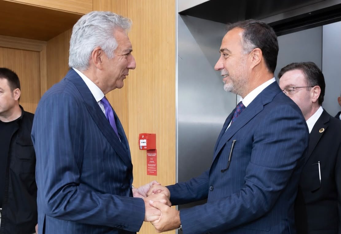BBvolkanyilmaz's tweet photo. İstanbul Sanayi Odası (İSO)‘yu ziyaret ederek Yönetim Kurulu Başkanı Sn. Erdal Bahçıvan, Meclis Başkanı Sn. Ender Yılmaz ve İSO Yönetim Kurulu üyeleriyle bir araya geldik.

İstanbul’umuzun ve ülkemizin üretim gücü, istihdamı ve sanayimizin geleceği üzerine verimli bir görüşme gerçekleştirdik. 

Misafirperverlikleri ve samimi ilgilerinden dolayı kendilerine teşekkür ediyorum. Bu vesileyle yaklaşan İSO seçimlerinin de İstanbulumuza hayırlar getirmesini diliyorum.