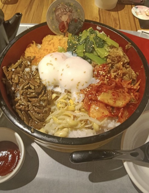 Rontherussell's tweet photo. ←ホロライブ祭りのビビンバ３５００円
スーパーのビビンバ328円→ https://t.co/IuwtrlKbjp