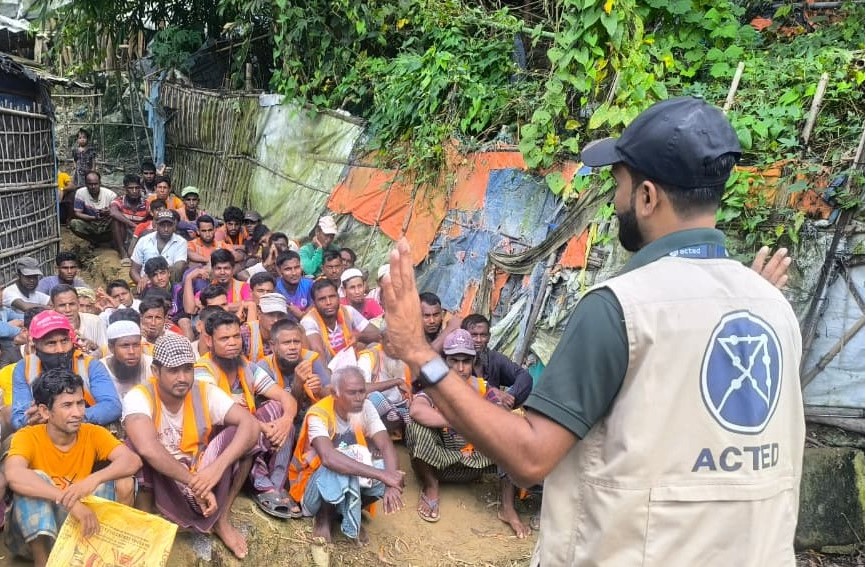 ActedBangladesh's tweet photo. Building resilience where it matters most.
With the support of WFP, Acted Bangladesh is implementing community resilience infrastructure activities in the Cox’s Bazar camps
#ActedBangladesh #WFP #RohingyaResponse #DRR #CoxsBazar #CommunityResilience #SlopeStabilization #NbS https://t.co/JgK91Jraa1