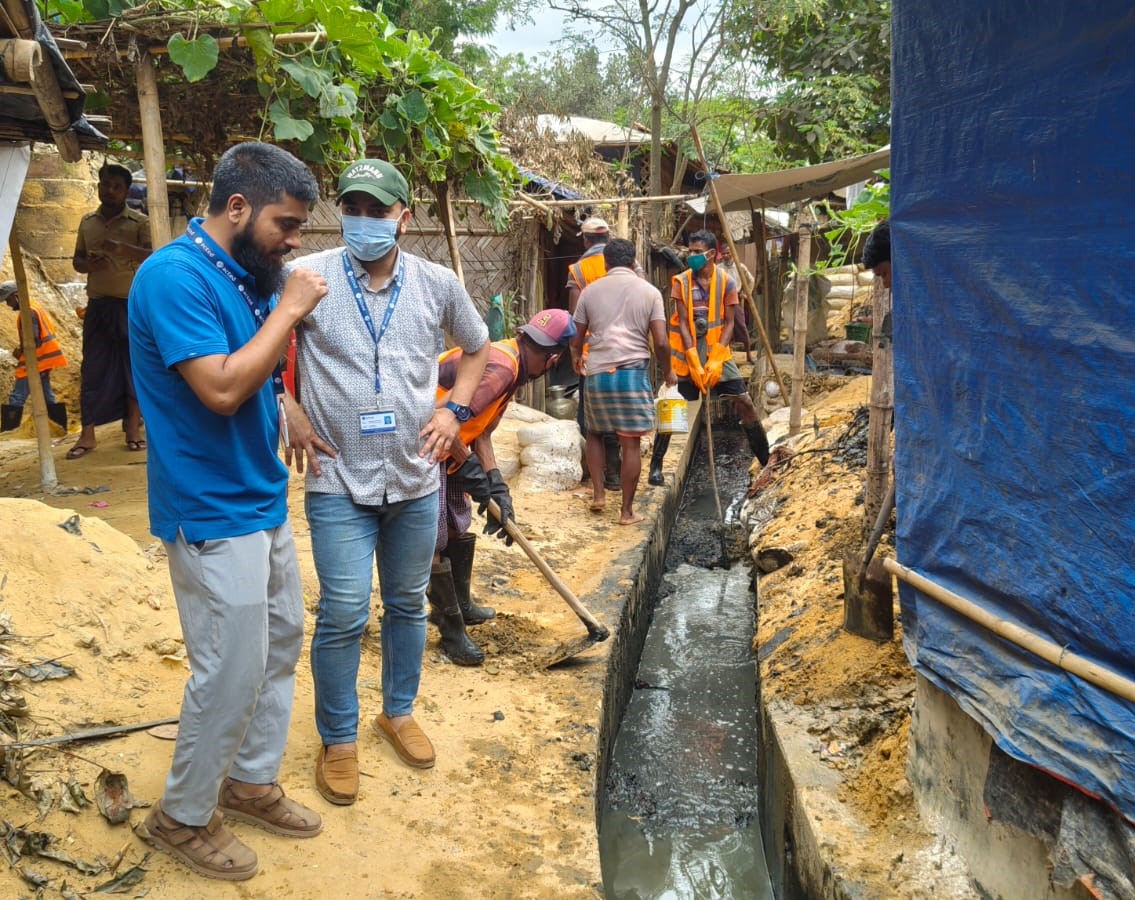 ActedBangladesh's tweet photo. Building resilience where it matters most.
With the support of WFP, Acted Bangladesh is implementing community resilience infrastructure activities in the Cox’s Bazar camps
#ActedBangladesh #WFP #RohingyaResponse #DRR #CoxsBazar #CommunityResilience #SlopeStabilization #NbS https://t.co/JgK91Jraa1