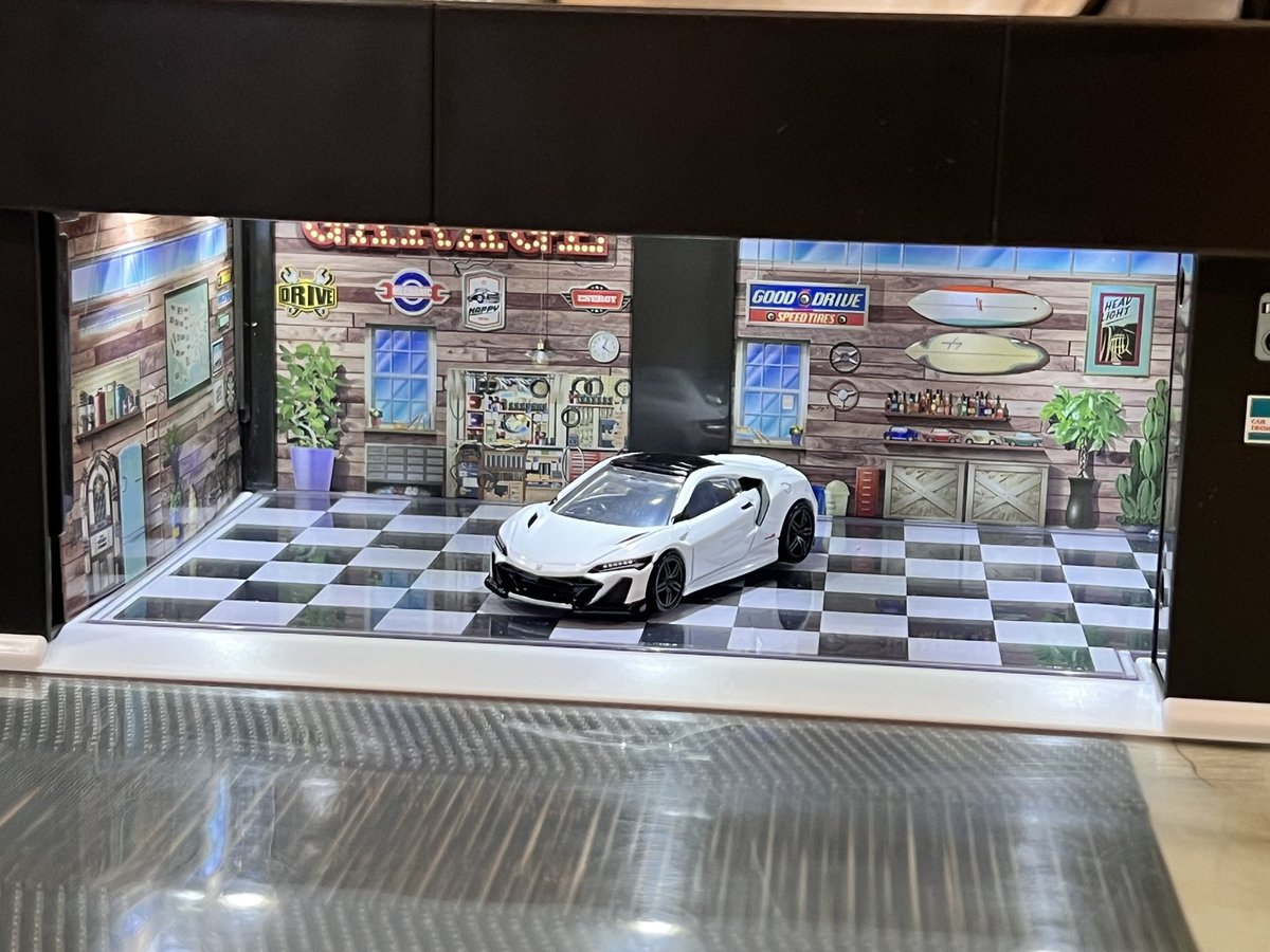 BMW528iz's tweet photo. トミカプレミアム 
GARAGE PREMIUM BLACK Edition 
ホンダ NSX Type S付

置き場所に困って遊ばないので、1000円でガレージ売りますって話で、付属のNSXのミニカーも一緒にと…こちらはその付属品が欲しいので、状態聞いたら飾ってただけで綺麗と‼️外箱無しですがガレージがおまけで1000円でゲット‼️ https://t.co/1cLrML6QsG