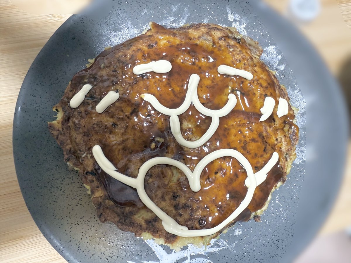 3ci1b's tweet photo. おうちでオムライスやお好み焼きを作る時はえもちゃんのお顔描くことが多いです🟡✏️

（ショキフェオムライス少し焦がしたのでモザイクでごまかしてます🤣） https://t.co/5SJSsx2uB8
